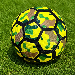 توپ فوتبال لاستیکی طرح چریکی (Camouflage) مدل نئون